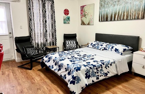 Rosemont-La Petite-Patrie Apartment | Modern Studio Apartment in Rosemont Near Downtown Montreal-D
