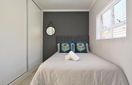Flamingo Vlei Apartment | Modern Studio Apartment in Blouberg