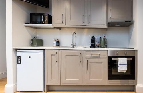 Broadstone Apartment | Modern Studio APT - 20 Min Walk to Ha penny Bridge