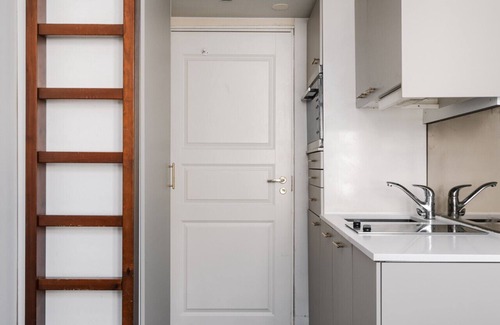 Helsinki City Centre Apartment | Modern Studio Apt in Kruununhaka
