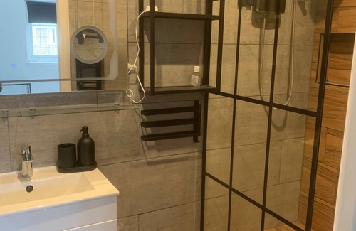 Barnehurst Apartment | Modern Studio Flat in Bexleyheath
