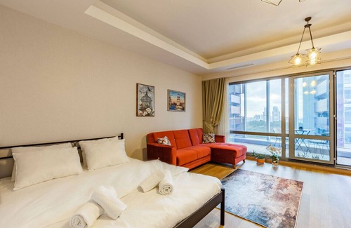 Maslak Apartment | Modern Studio Flat with City View in Sariyer