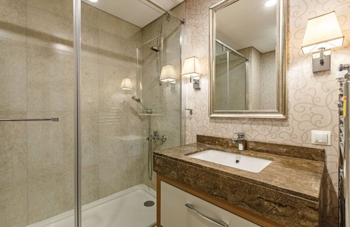 Maslak Apartment | Modern Studio Flat with City View in Sariyer