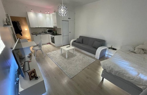 Alppiharju Apartment | Modern studio in a central location - Kallio
