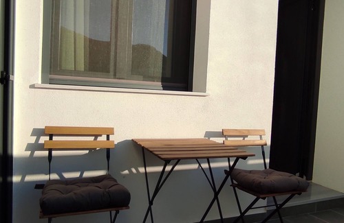 Galissas Apartment | Modern studio in enchanting Galissas with AC, Sat-WiFi, 160m from the beach!