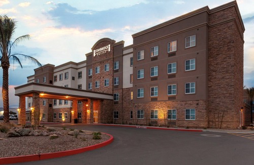Gilbert Apartment | Modern Studio in Phoenix | Hot Tub + Outdoor Pool + 24 Hour Business Center