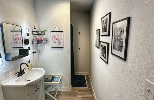 Bell County Apartment | Modern Studio in the country minutes from town