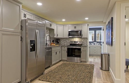 Landrum Apartment | Modern Studio near Downtown & TIEC ~ Magical Patio