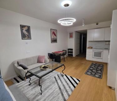 Nivy Apartment | Modern Studio on the banks of the Danube