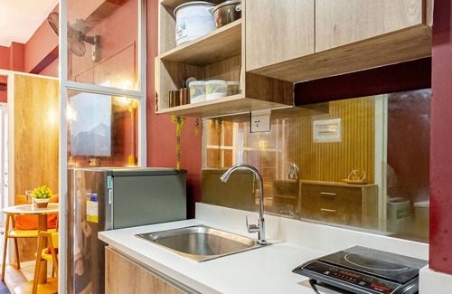 Lapu-Lapu Condo | Modern Studio Poolside Balcony Near Mactan Airport