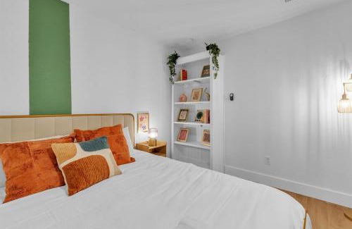 Austin Apartment | Modern Studio Unit Near Downtown, King Bed, WiFi