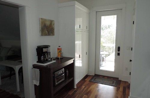 Dune Allen Beach Apartment | Modern Studio Apartment., Sleeps 4, Steps to the Beach!