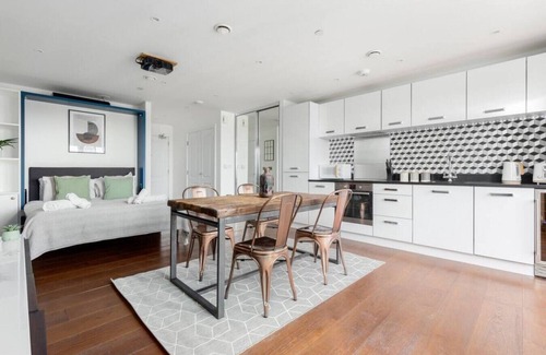 Hackney Central Apartment | Modern Studio with Balcony in Hackney