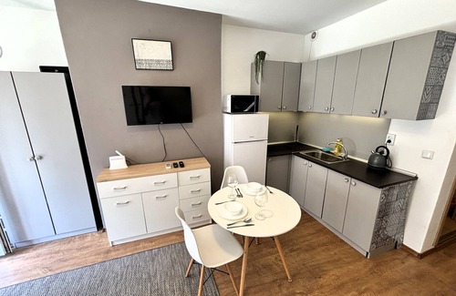 Kozichino Apartment | Modern studio with balcony close to Cacao Beach!