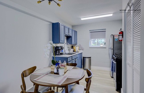 Downtown Memphis Apartment | Modern Studio with King Bed, Free Parking & Wi-Fi
