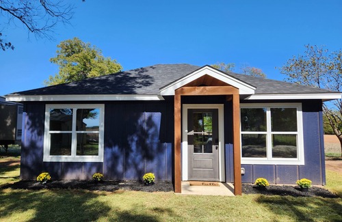 Lometa Cabin | Modern-style cabin, located in rustic farmland near Bend, TX.