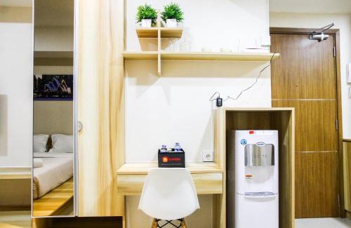 Cikarang Apartment | Modern Style The Oasis Studio Apartment with Comfortable Sofa By Travelio