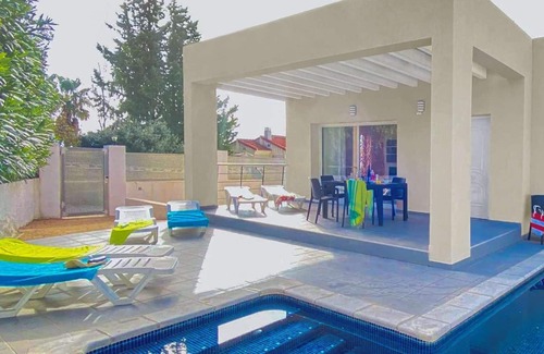 Beniarbeig Villa | Modern style, walk into town, A/C
