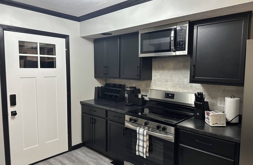 Westover House | Modern styled 3 Bdrm 2 bath with a Game Room and large sitting and dining area.