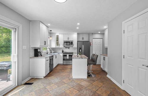 Cranberry Township House | Modern & Stylish 5 Bdr Home in Cranberry/Pittsburg