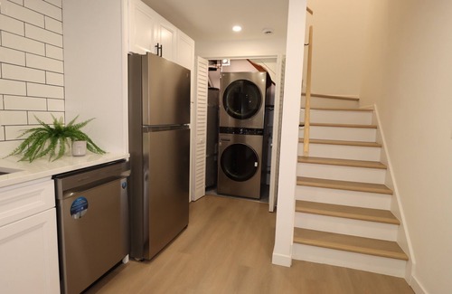 North Beacon Hill House | Modern & stylish 2 bedrooms near Downtown, Lumen field, light rail.