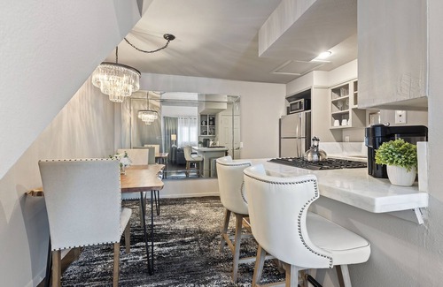 Old East Dallas Condo | Modern & Stylish 2BR/1BA loft in Dallas’ Historic Deep Ellum/Junius Heights District. Features king & queen beds, private balcony, and access to an offsite award-winning courtyard retreat.