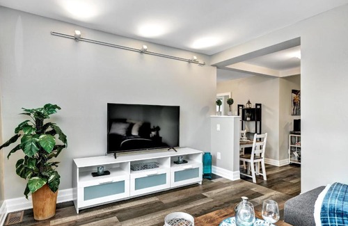 Vanier North Apartment | Modern/Stylish 2BR - Free Parking - Near Downtown!