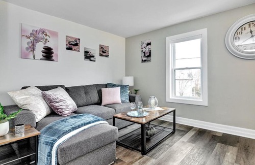 Vanier North Apartment | Modern/Stylish 2BR - Free Parking - Near Downtown!