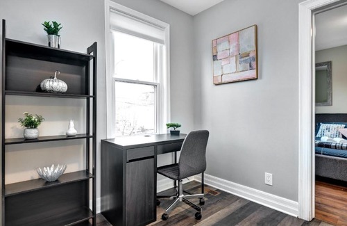 Vanier North Apartment | Modern/Stylish 2BR - Free Parking - Near Downtown!