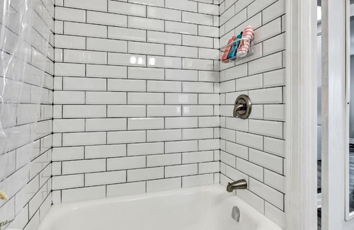 Vanier North Apartment | Modern/Stylish 2BR - Free Parking - Near Downtown!