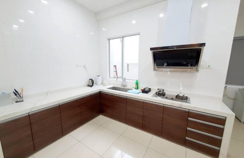 Central Seberang Perai House | MODERN STYLISH 2STOREY HOUSE 8PAX@ALMA NEAR JUSCO