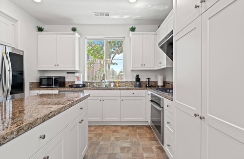 Chino Condo | Modern Stylish 4BR/3.5BA/Bright/Tesla charging/2 TVs