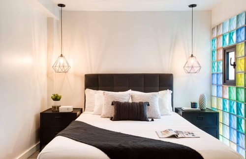Centro Apartment | Modern & Stylish Apt: Gym+Rooftop with a Fire Pit+Lounge