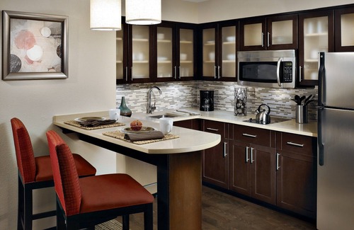 McNeil Condo | Modern Suite Close to the University of Texas | 24 Hour Business Center + Heated Outdoor Pool