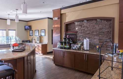 McNeil Condo | Modern Suite Close to the University of Texas | 24 Hour Business Center + Heated Outdoor Pool