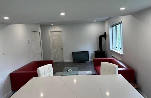 Garibaldi Highlands House | Modern suite in Garibaldi Highlands, near all outdoors fun and 45m to whistler