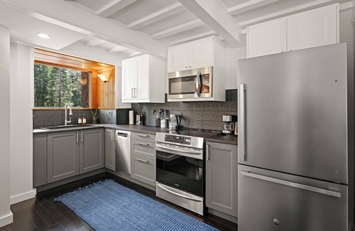 Pineland Cabin | Modern Sunnyside Cabin-Updated, charming, 2 bedroom, 2 bath
