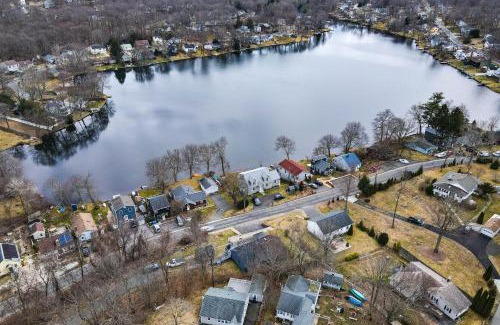 Plymouth House | Modern Terryville Cottage with Deck and Lake View!