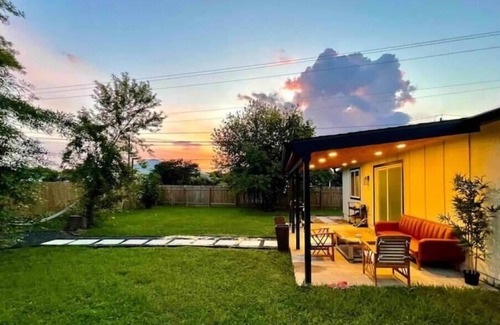 Austin House | Modern Texan Family Home - 4BD 3BA - 10 minutes from DT