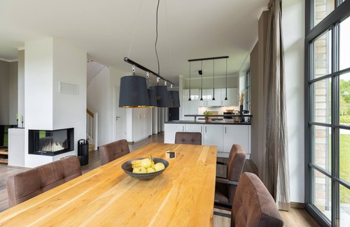 Hohenkirchen House | Modern thatched house "Haus Seeblick" with fireplace and sauna near the beach