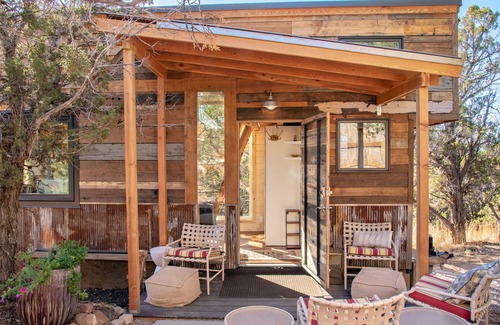 Carbondale House | Modern Tiny Home w/Grill, 25 Min. To Skiing, 3 Min. to Shops and Restaurants!