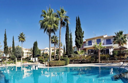 Paphos Apartment | Modern Top Floor Apartment with Sea - Regina Gardens