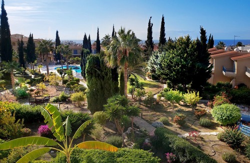 Paphos Apartment | Modern Top Floor Apartment with Sea - Regina Gardens