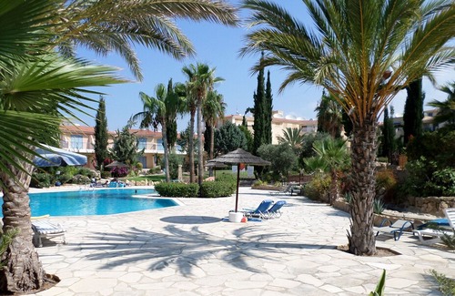 Paphos Apartment | Modern Top Floor Apartment with Sea - Regina Gardens