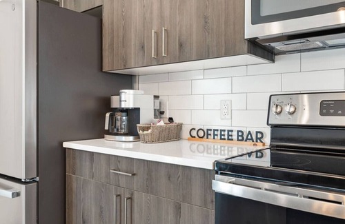 Lynchburg House | Modern Townhome Near Liberty University with Luxe Amenities