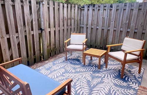 Castle Hayne House | Modern townhouse!A short drive to Downtown Wilmington, UNCW & Wrightsville Beach