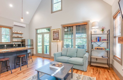 Valley Hill House | Modern Treetop Cottage with Covered Deck – Near Historic Hendersonville