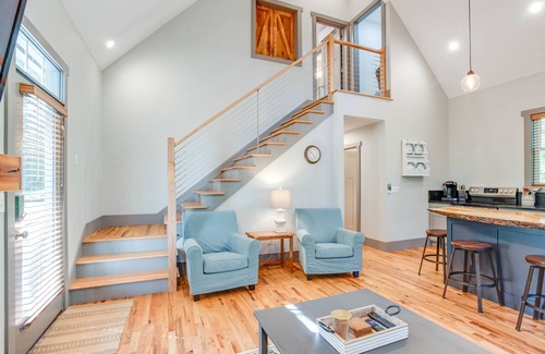 Valley Hill House | Modern Treetop Cottage with Covered Deck – Near Historic Hendersonville