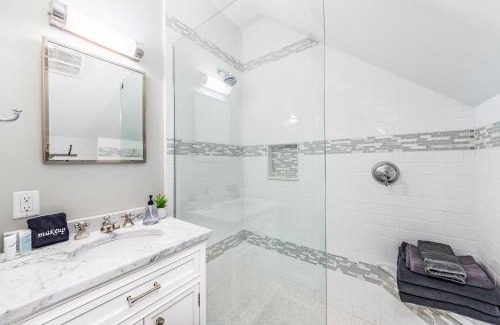North Burns Park Apartment | Modern Tudor Style Carriage House - Patio & grill