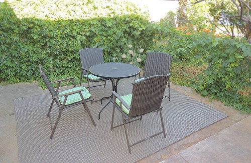 Sheridan House | Modern Two Bedroom House Six Blocks from Main Street Sheridan King & Queen Beds